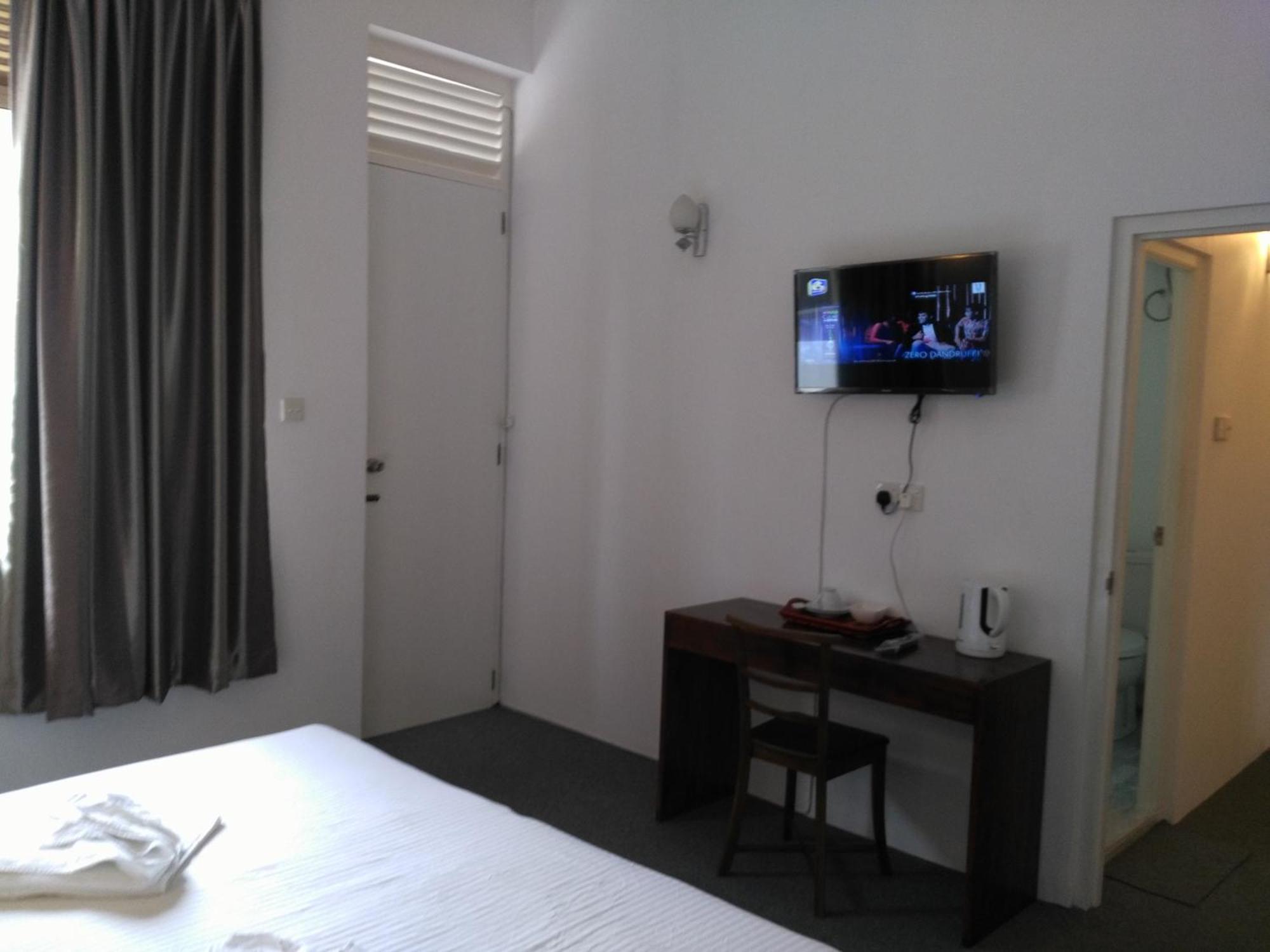 West Inn Colombo Exterior photo